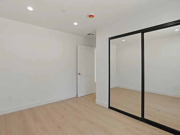 11502 Valjean Ave — Photo 16