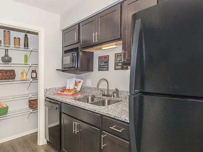 Lakeshore Apartments — Photo 13