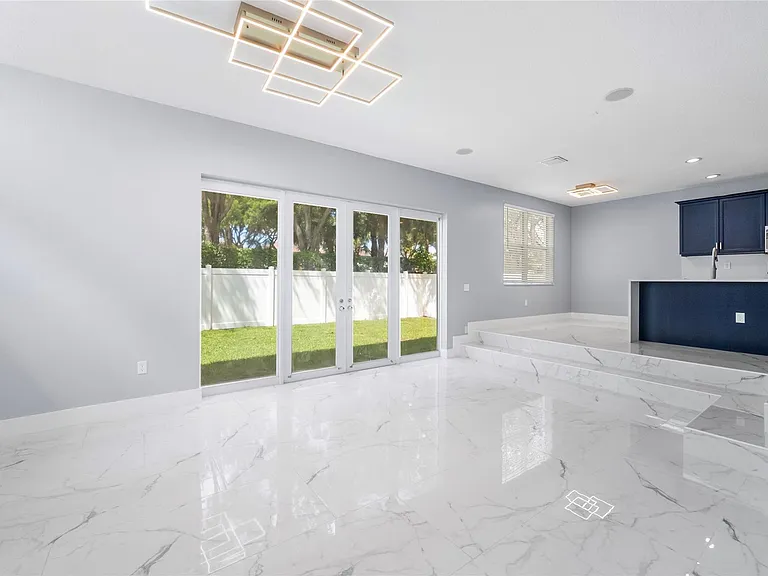 5030 SW 155th Ter — Photo 12