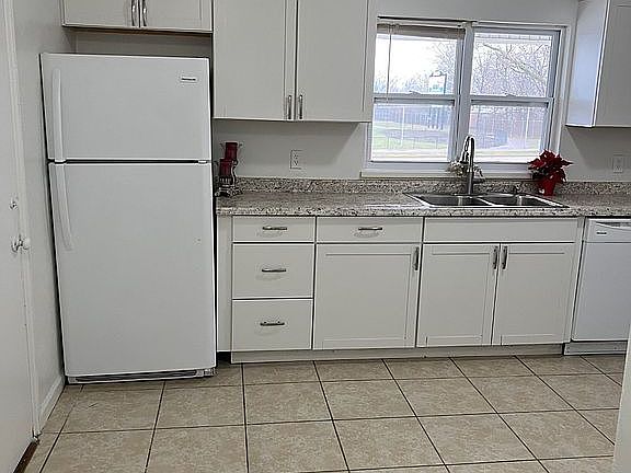 5th image of 820 Jefferson St