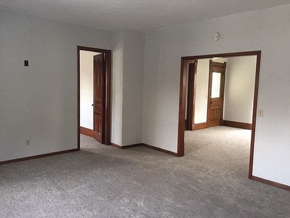 5th image of 541 N Russell Ave