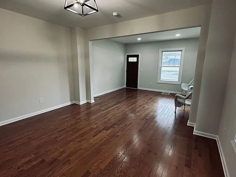 7 Havens Ave — Photo 2