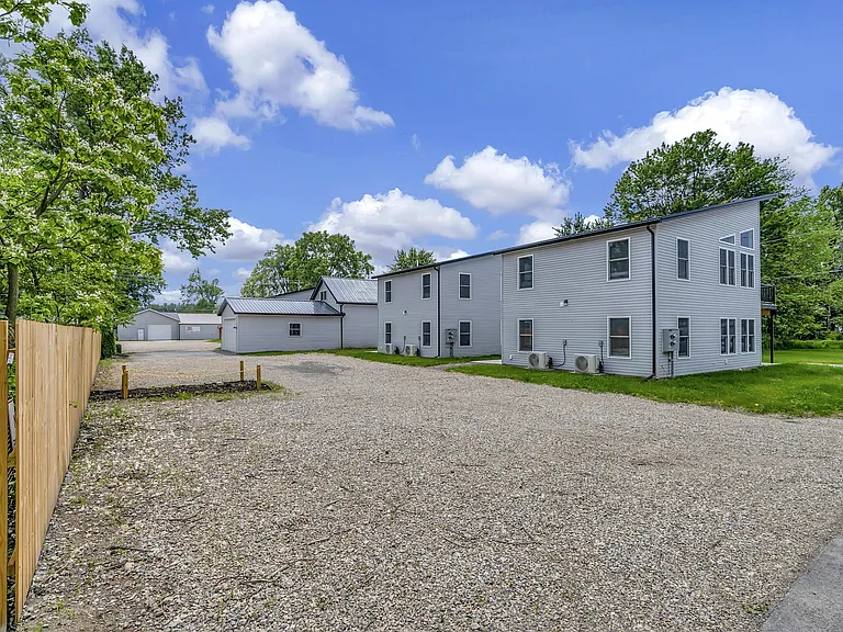 8926 Franklin Ave #B — Photo 3
