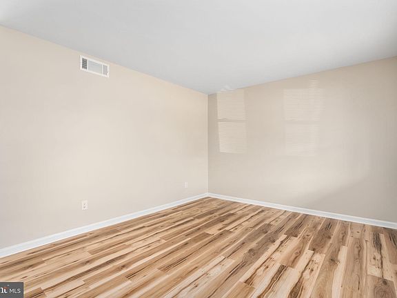 3rd image of 706 Denton Cir