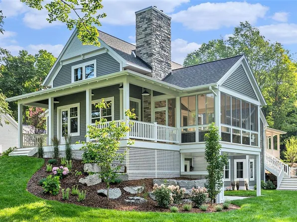 14848 Crest View Ct, South Haven, MI 49090