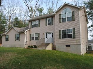 348 Merry Hill Rd, Bartonsville, PA 18321