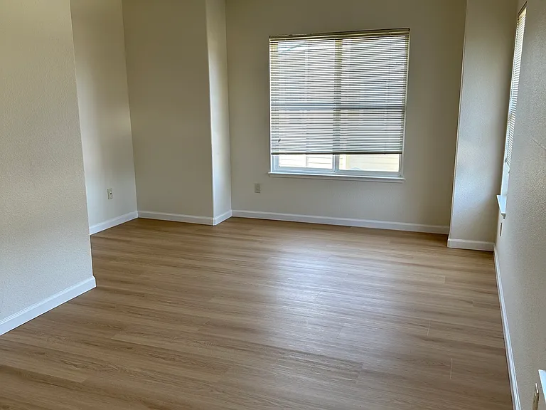 472 Bryan Ave — Photo 48