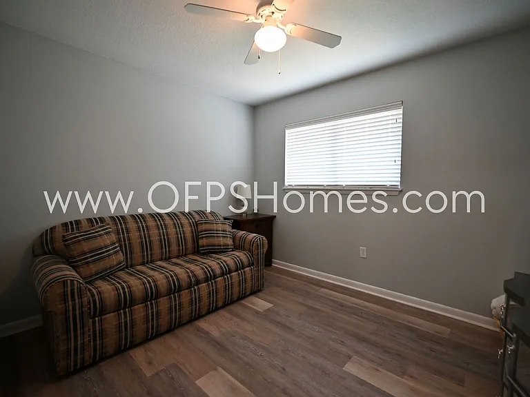 1755 Union Ave — Photo 16