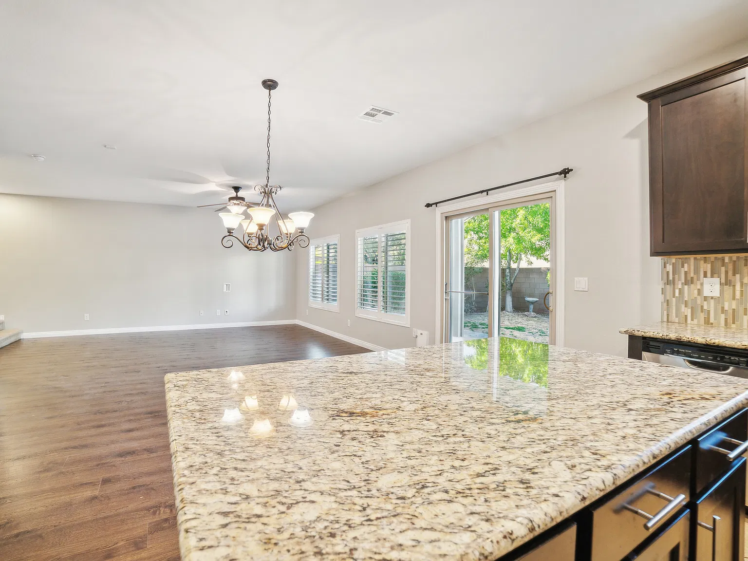 4 bed, 2.5 bath, 2289 sqft, $2,450 — Photo 3