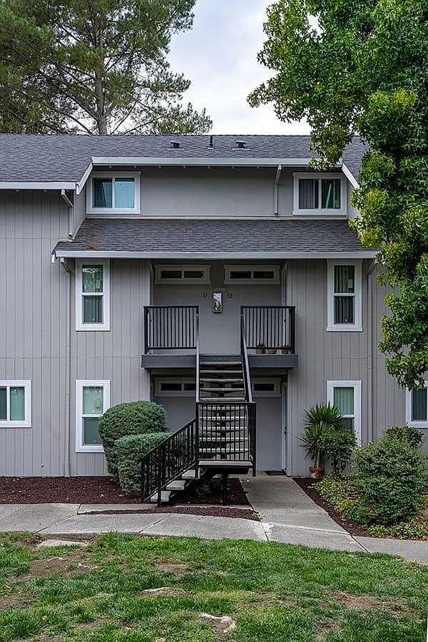 Americana Apartments — Photo 2