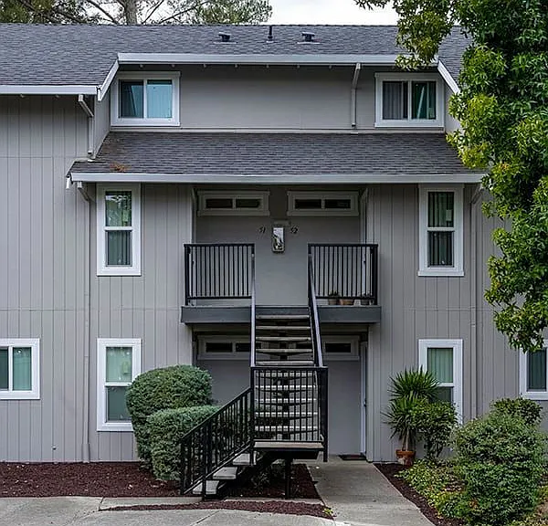 Americana Apartments — Photo 2