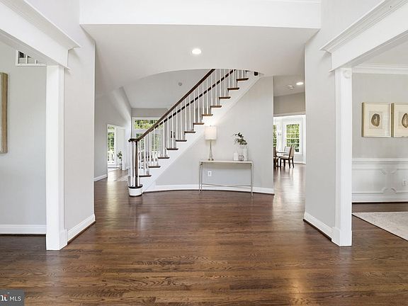 2nd image of 1405 Woodhurst Blvd
