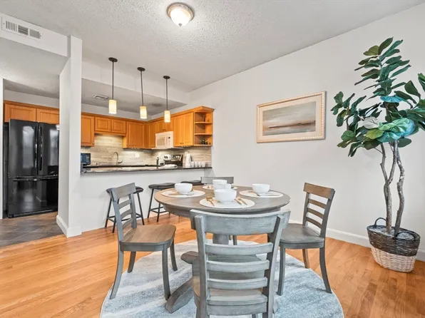 1419 Commonwealth Ave APT 303, Brighton, MA 02135