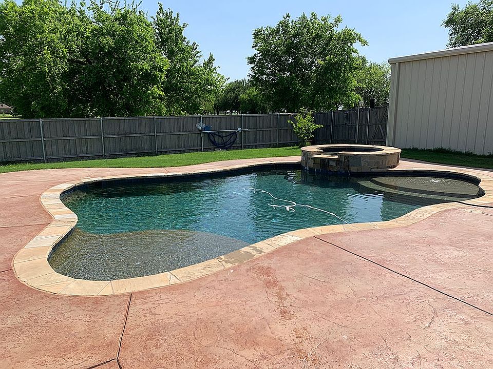 1st image of 4005 Hackberry Cir