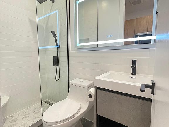 2nd image of 576 6th Ave APT 1R
