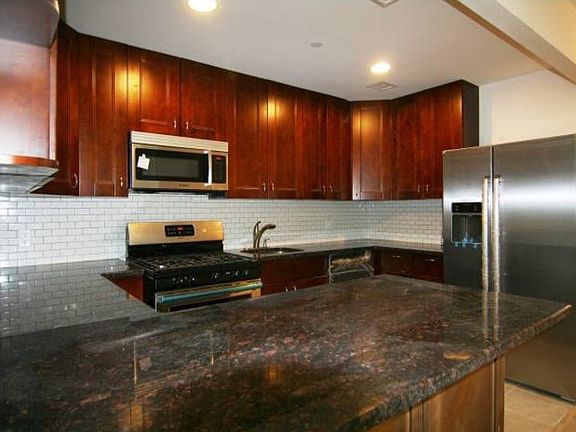 2nd image of 172 Bayard St APT 3