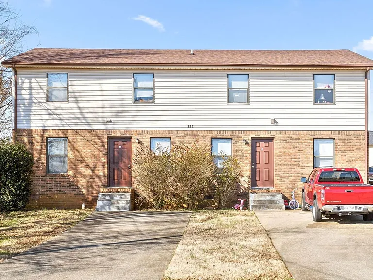 112 Stephanie Dr — Photo 1