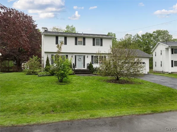25 Stebbins Dr, Clinton, NY 13323