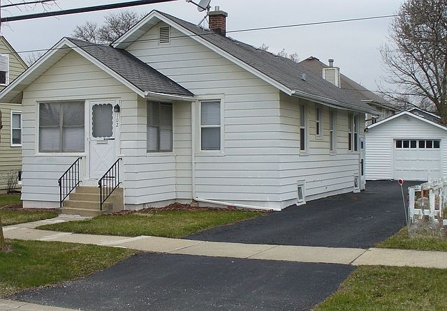 1st image of 102 E Burlington Ave