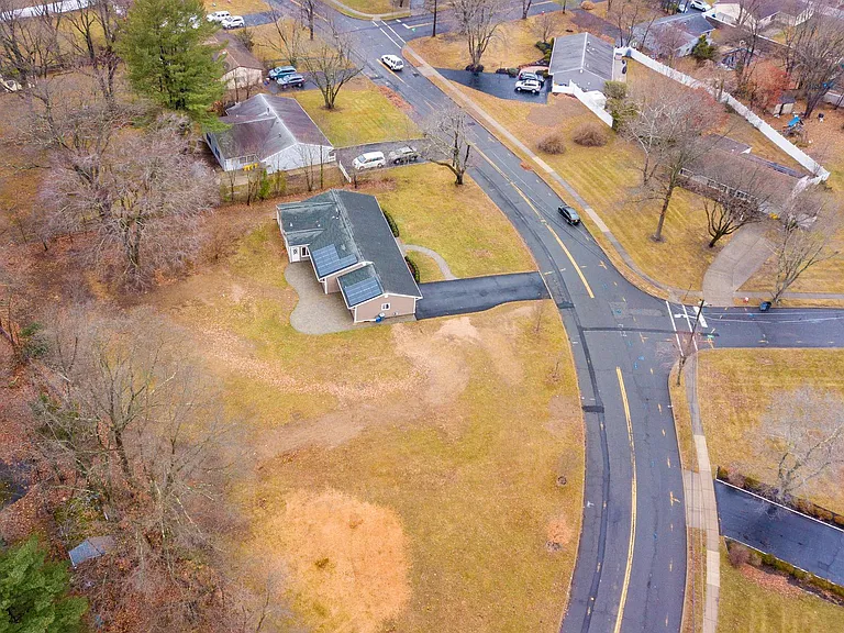 127 Kendall Rd — Photo 48