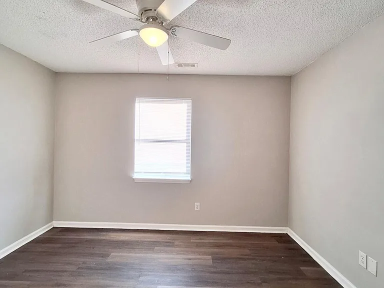 3002 Caldwell Ct #8 — Photo 6