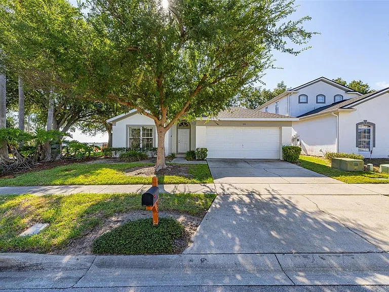 551 Castlemain Cir — Photo 40