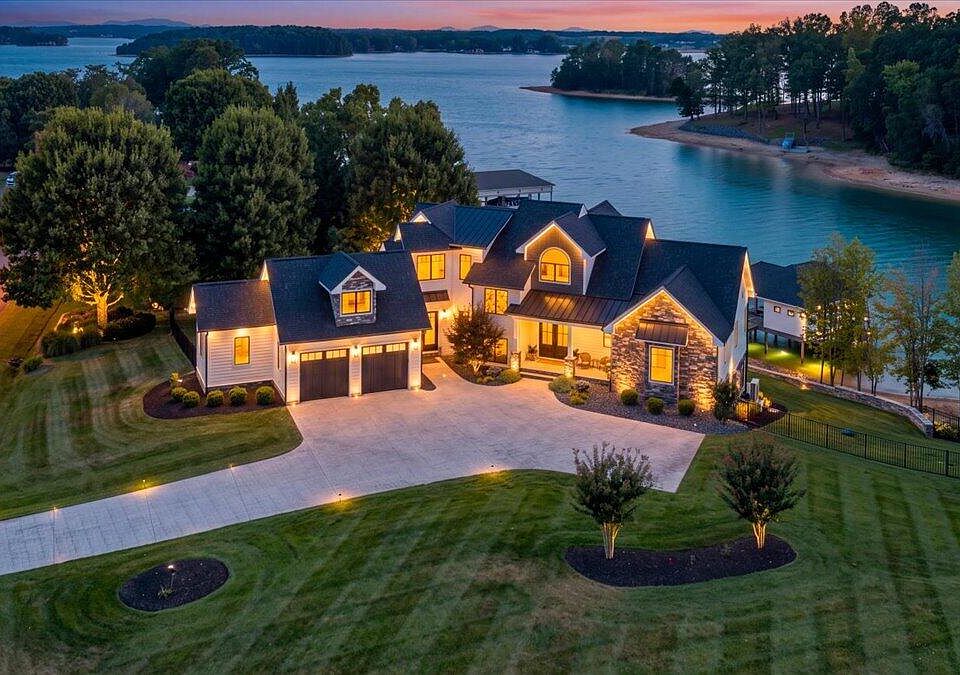 1st image of 176 Three Point Isle Dr