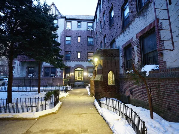 61-40 Saunders St #A10, Rego Park, NY 11374