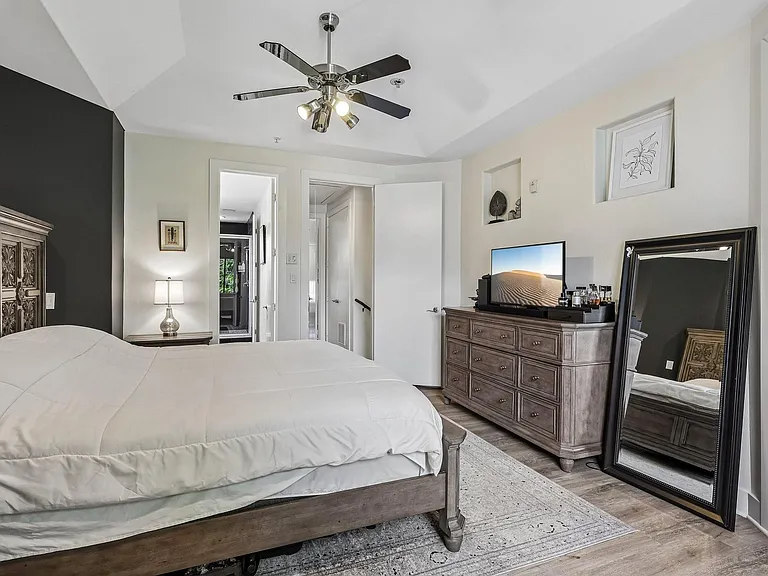 2305 Camden Dr #B — Photo 18