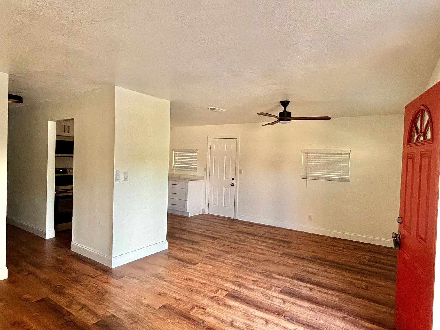 4 bed, 1.5 bath, 1400 sqft, $3,499 — Photo 2