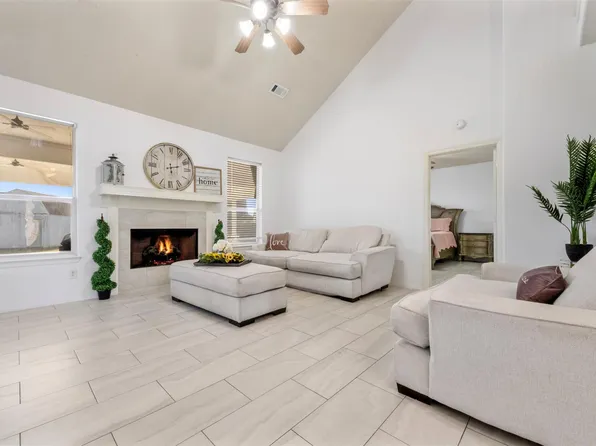 3226 Royal Palm Dr, Mont Belvieu, TX 77523