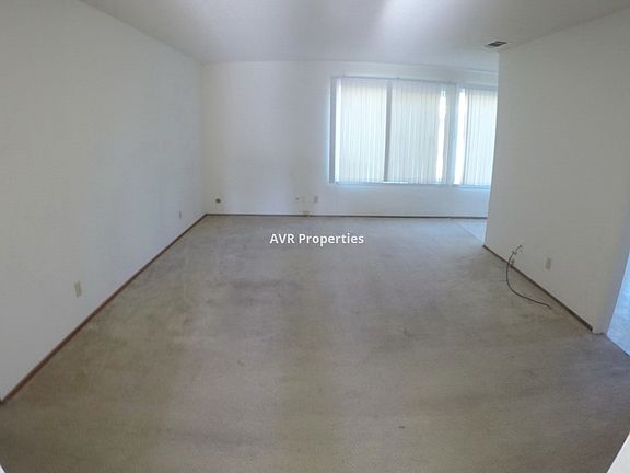 4th image of 529 Oriole Ave