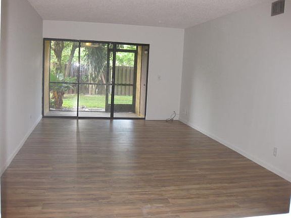 3rd image of 5987 Forest Hill Blvd APT 105