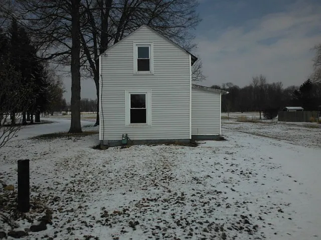 723 E Victoria St photo 1