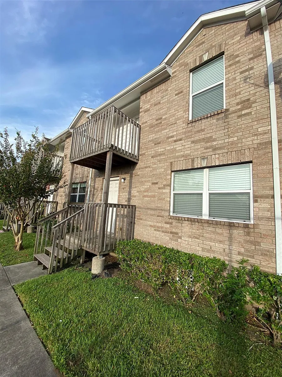 Building Photo - 11905 Algonquin Dr #4