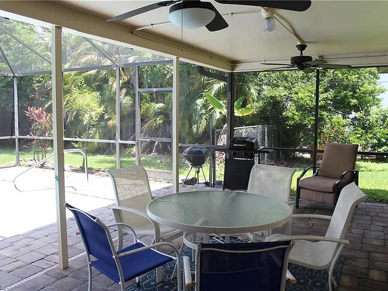 1025 NE Van Loon Ln — Photo 20