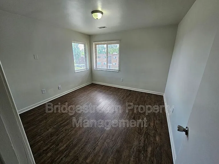 917 Cherry Dr #6 — Photo 6