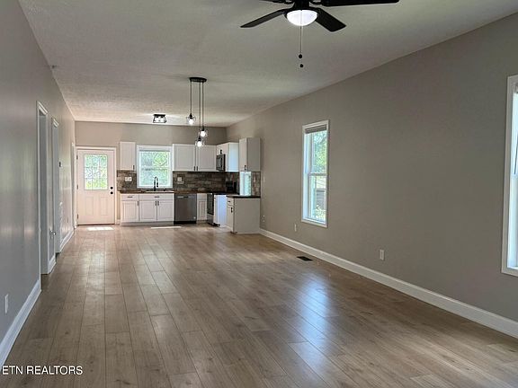 4th image of 2222 Virginia Ave