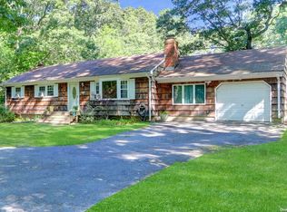 15 Pond Ln, Ridge, NY 11961