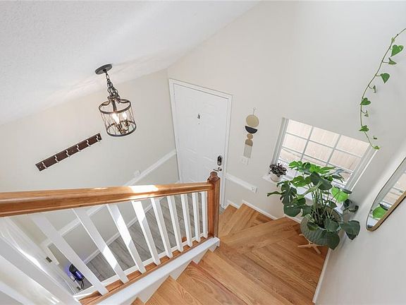 3rd image of 504 Lakeside Dr