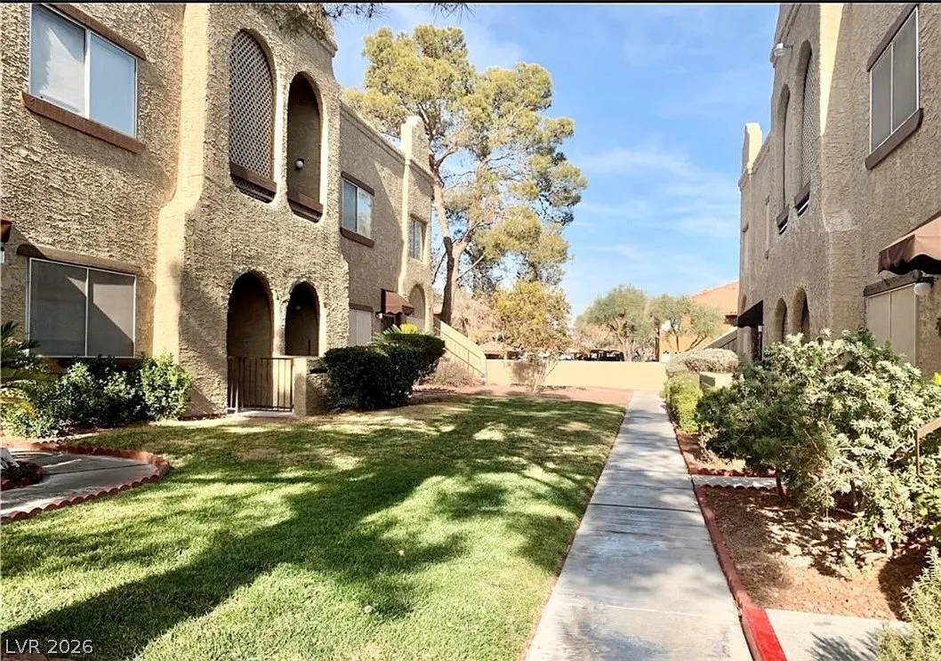 2 bed, 2.0 bath, 1105 sqft, $1,590 — Photo 2