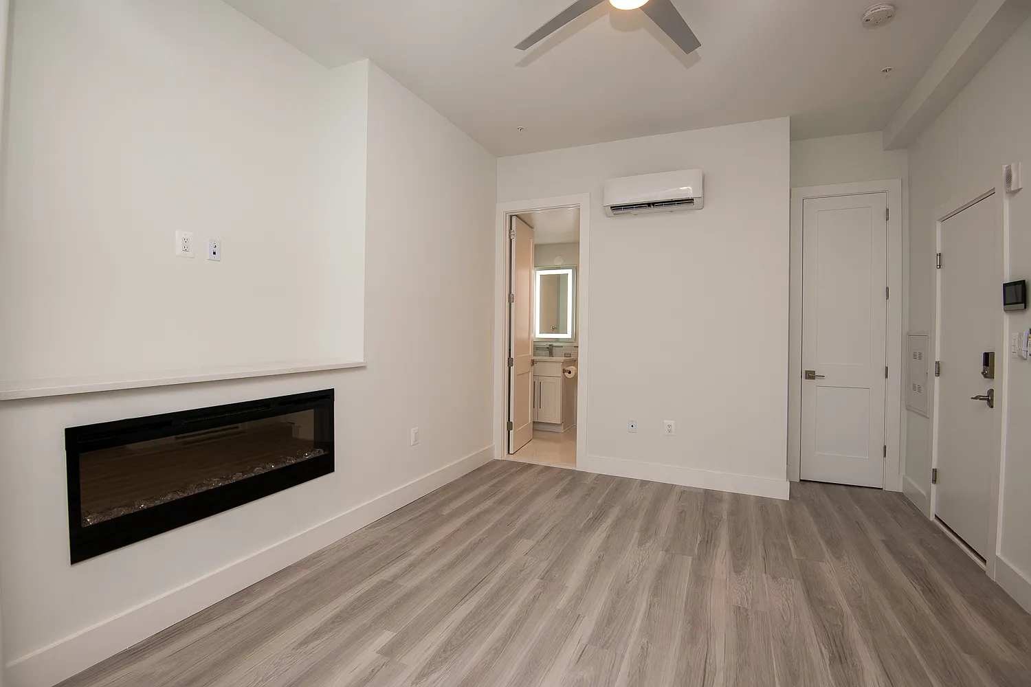 Unit 201 — Photo 4