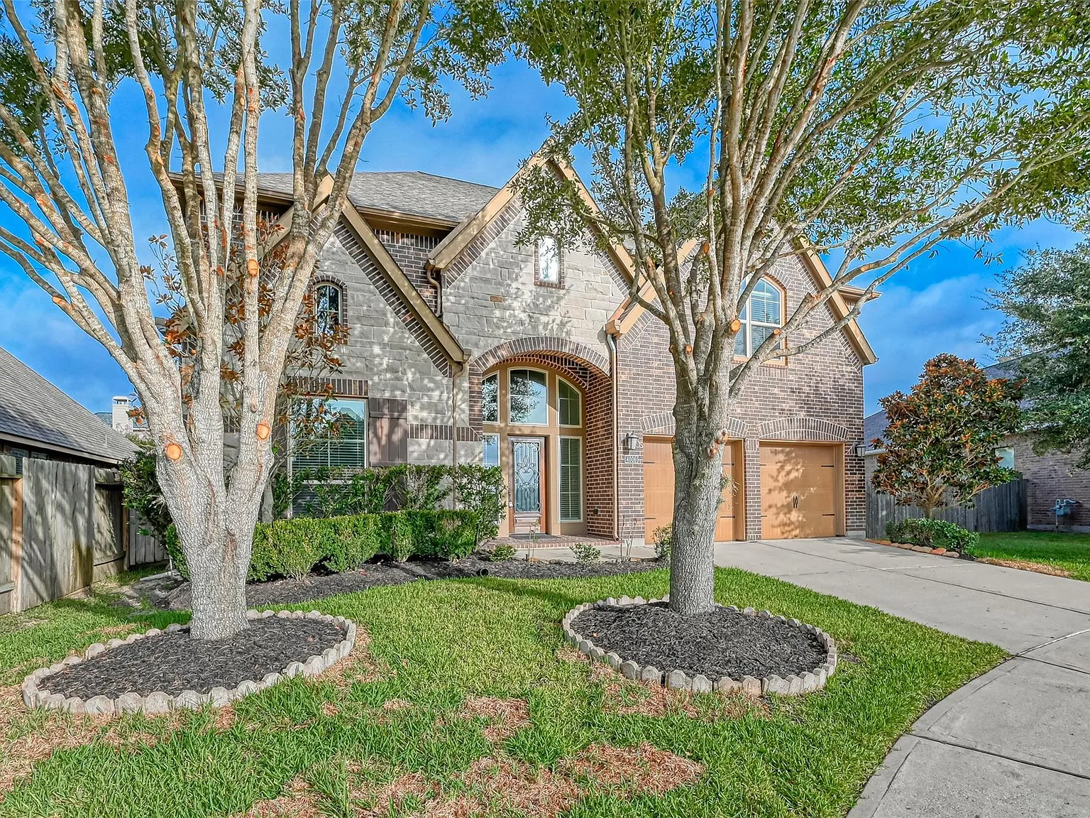 5 bed, 4.5 bath, 3974 sqft, $3,500 — Photo 3