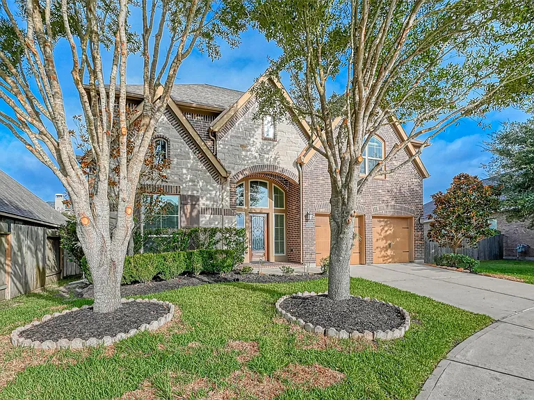4006 Misty Waters Ln — Photo 2