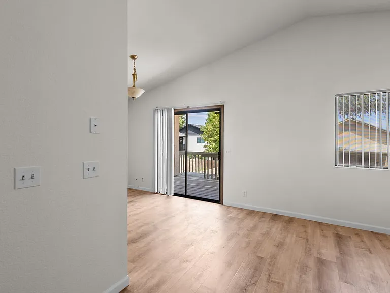 1143 N Ironwood Ct #N — Photo 5