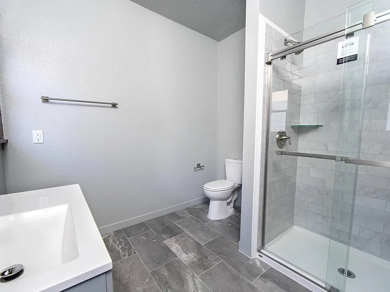 438 S Serrano Ave — Photo 7