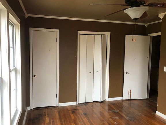 4th image of 405 Peach St