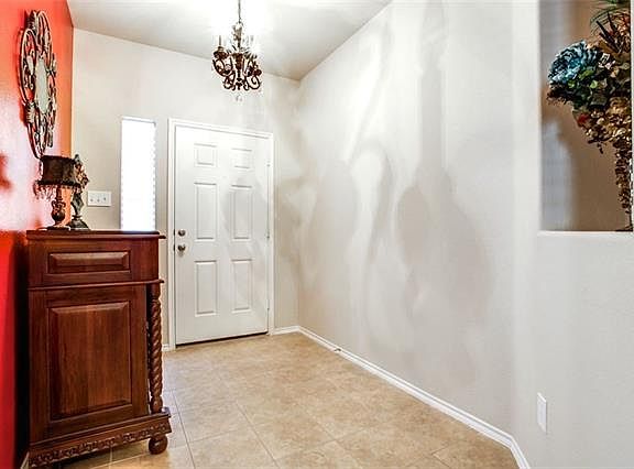 3rd image of 2915 Briarbrook Dr