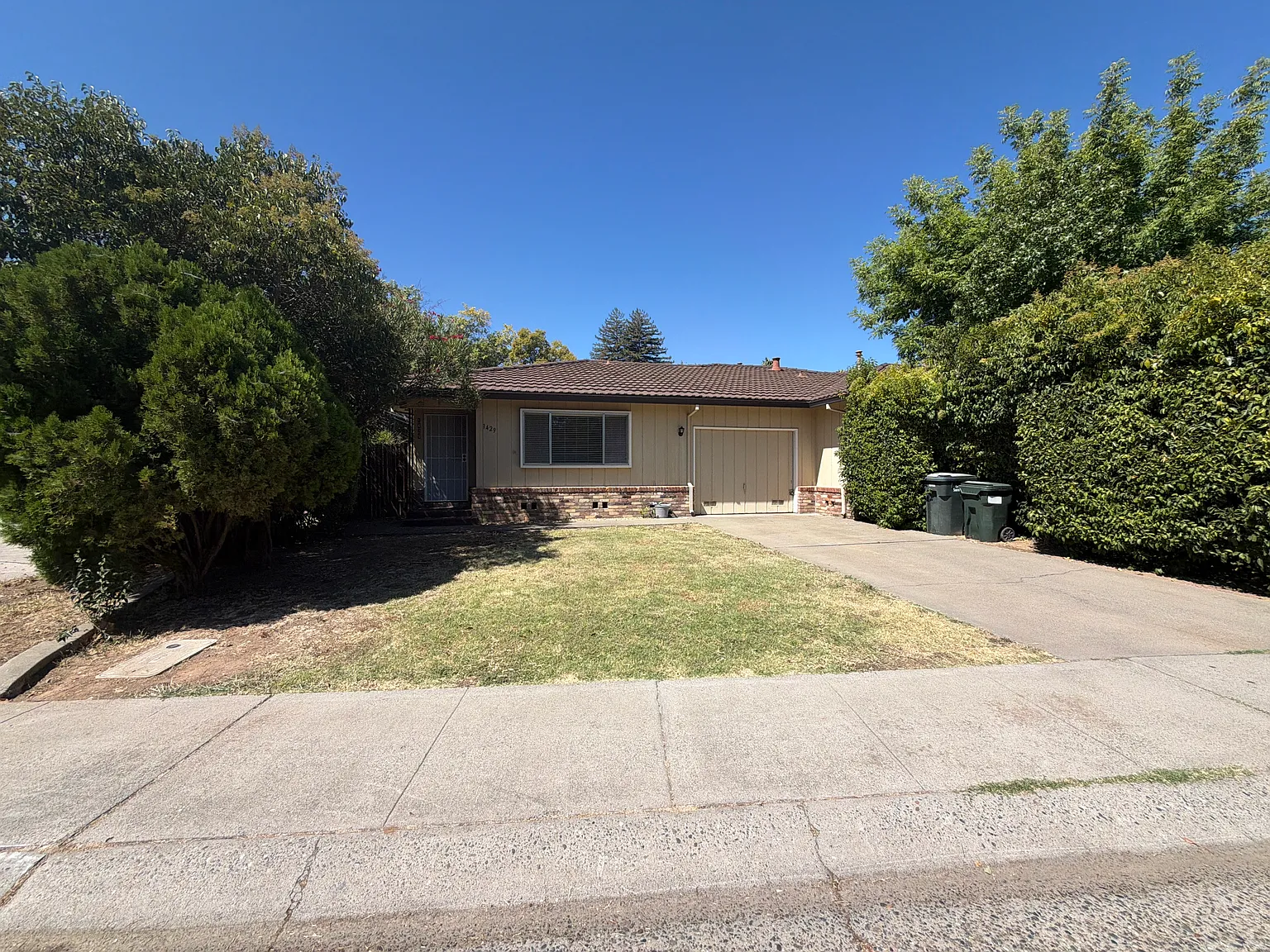 2 bed, 1266 sqft, $2,100 — Photo 1