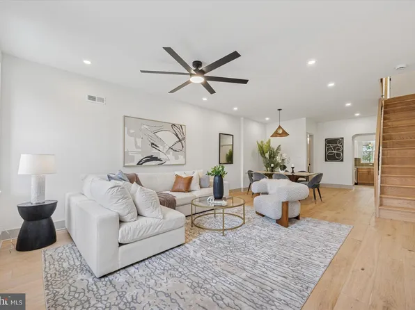 211 Hermit St, Philadelphia, PA 19128